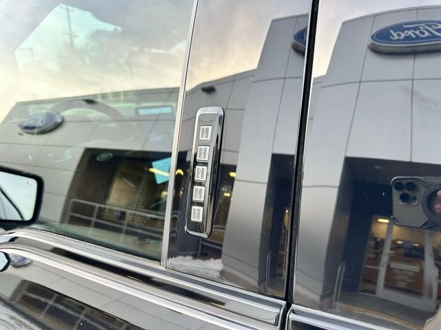 2023 Ford F-150 Lightning Platinum