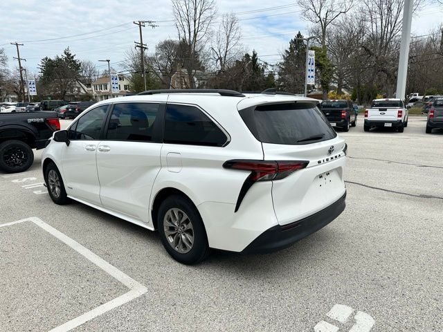 2021 Toyota Sienna LE