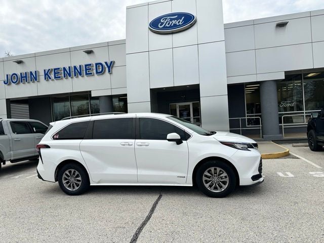 2021 Toyota Sienna LE
