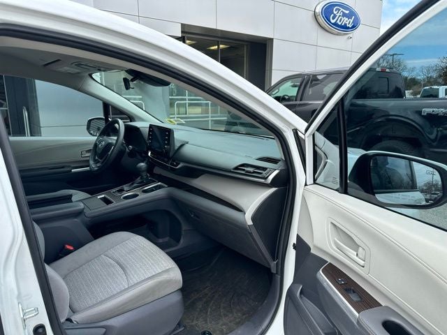 2021 Toyota Sienna LE