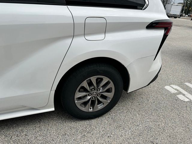 2021 Toyota Sienna LE