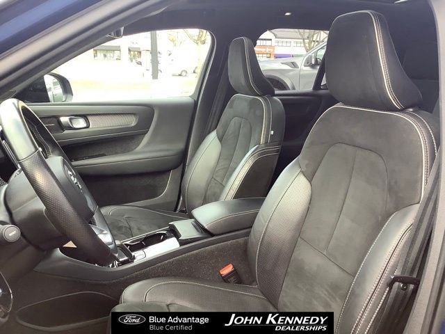 2021 Volvo XC40 Recharge Pure Electric P8