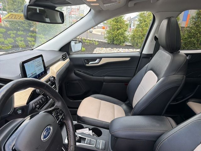 2022 Ford Escape Titanium