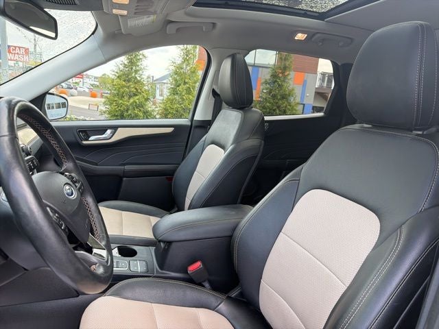 2022 Ford Escape Titanium