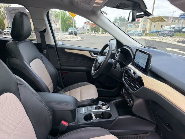 2022 Ford Escape Titanium